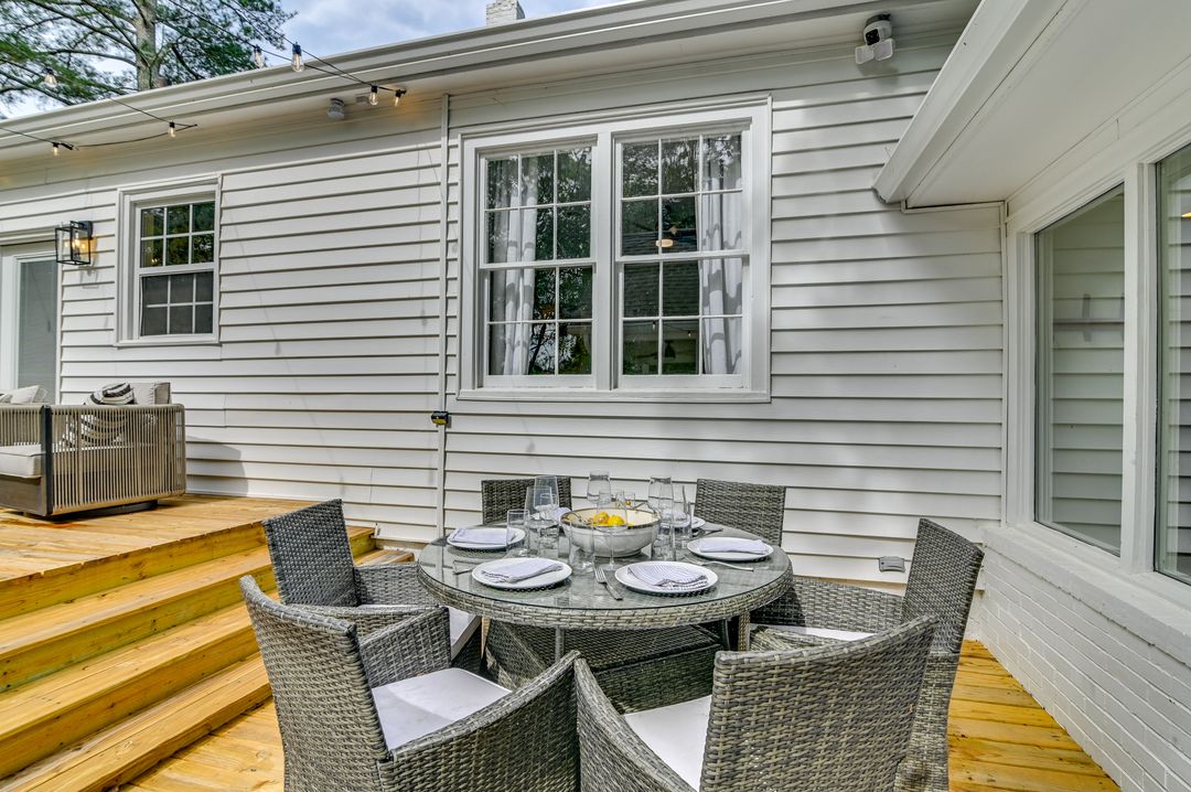 The Outdoor Common Area — vrbo airbnb near msu